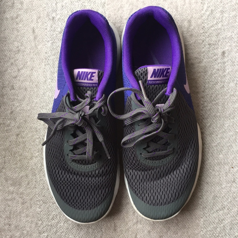 Nike Shoes - Flex Experience RN 5